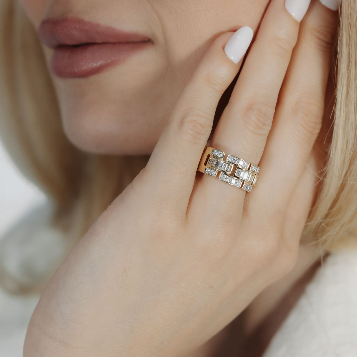 Brick Pattern Baguette & Round Diamond Ring